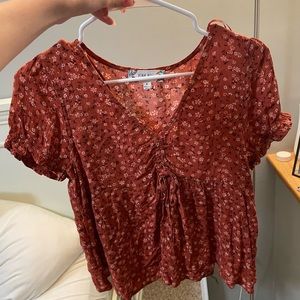 Very cute flowy floral cropped shirt